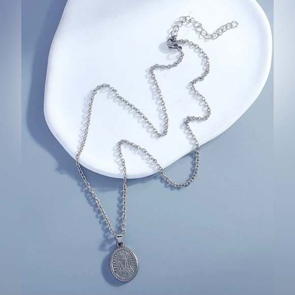 Our Lady of Graces Virgin Mary Miraculous Medal Devotion Sacred Catholic Pendant - Picture 5 of 16